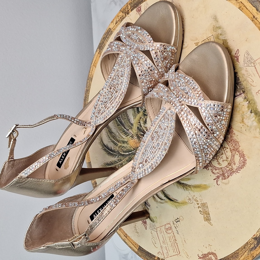 Alex Marie T Strap Open Toe 3.5" Heel Gold
